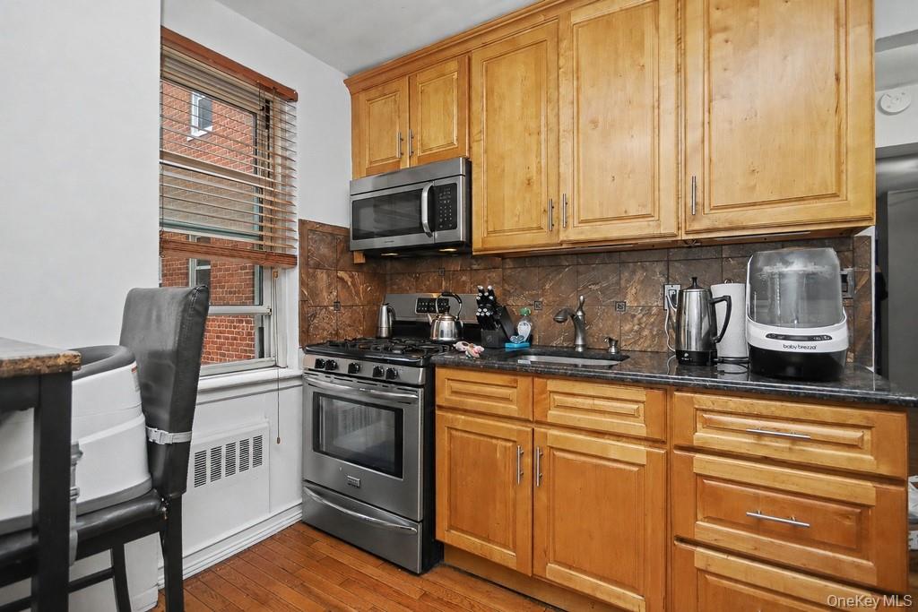 30 N Broadway 4F