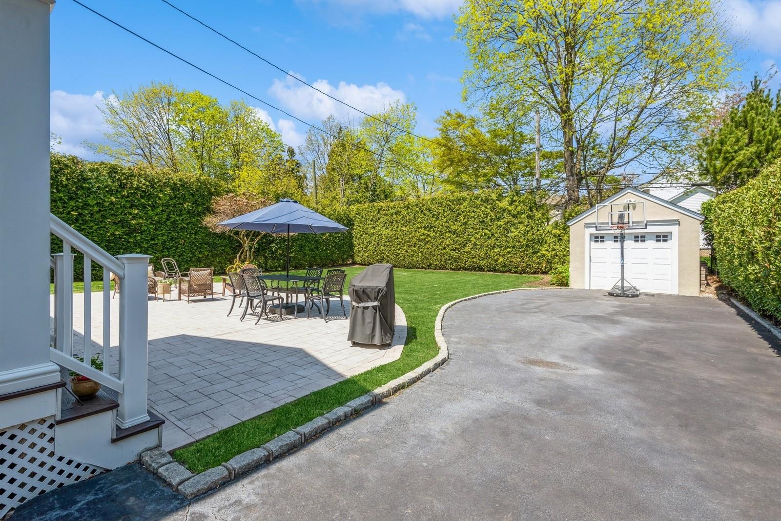 103 Chestnut Street, Garden City, New York image 42