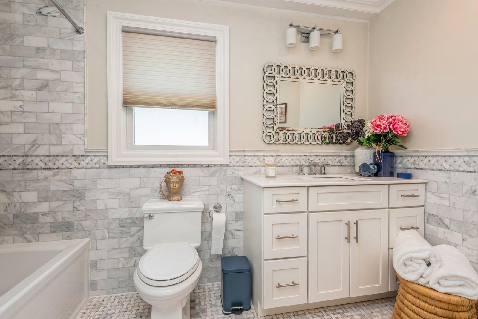 103 Chestnut Street, Garden City, New York image 32