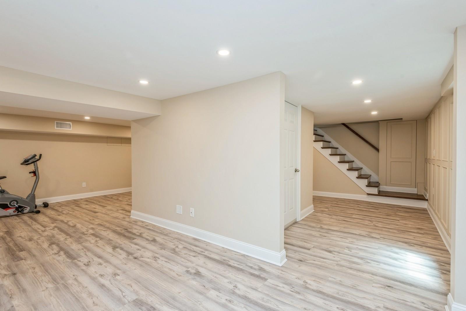 103 Chestnut Street, Garden City, New York image 38