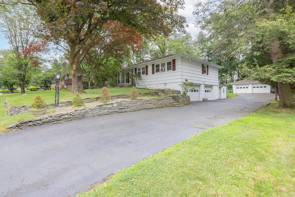 10 Glenbrook Road