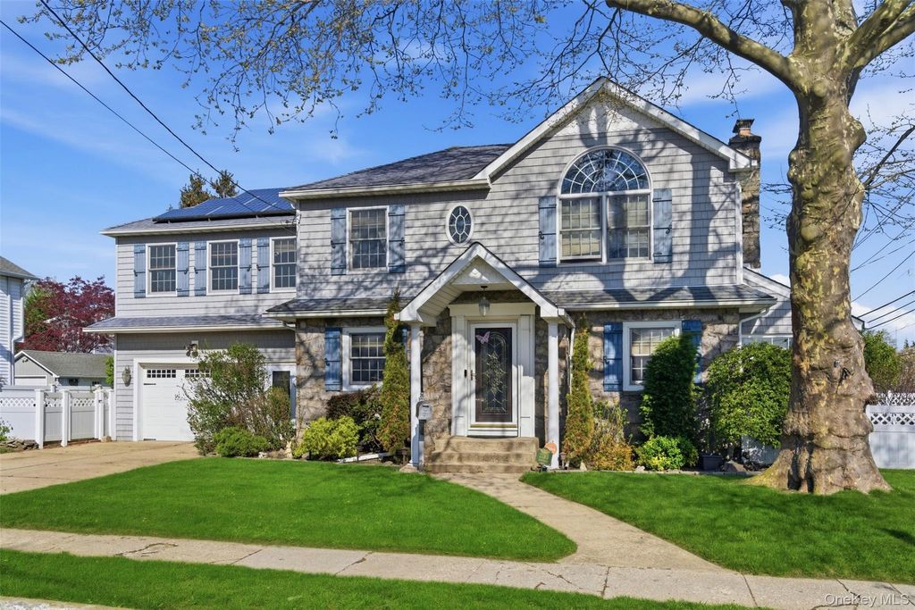 Photo of 2185 Howard Place, Bellmore, NY 11710 (MLS # 985275)