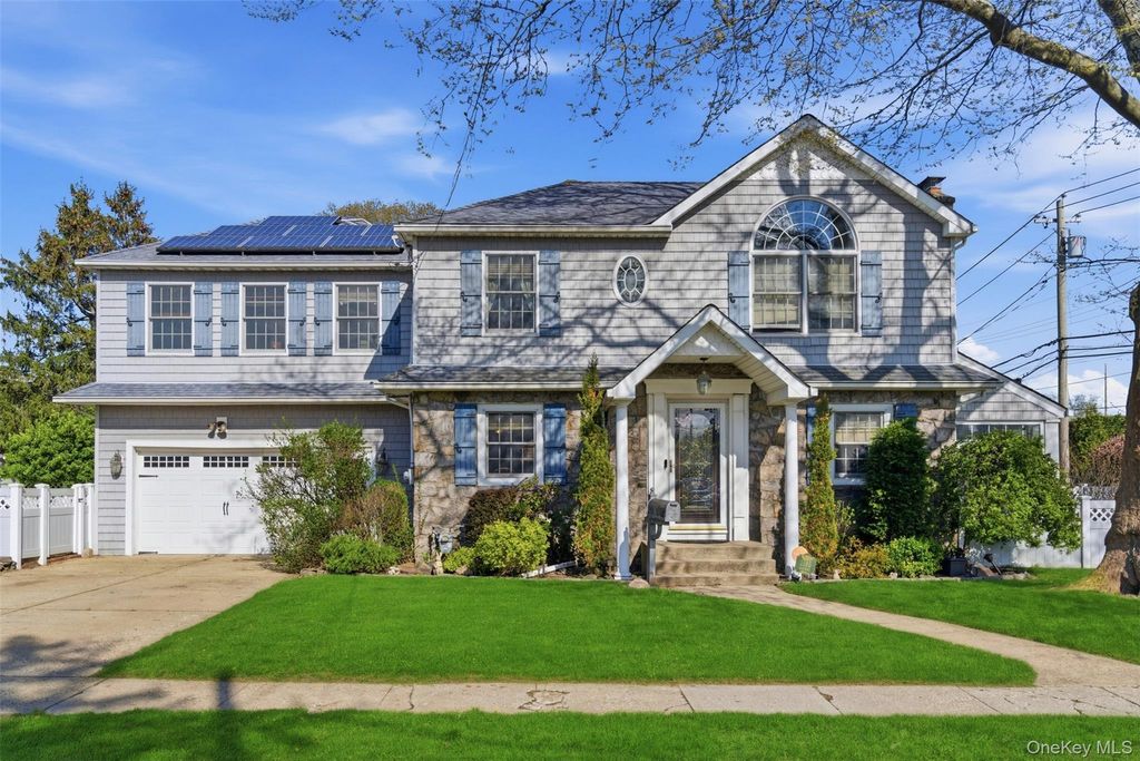 Photo of 2185 Howard Place, Bellmore, NY 11710 (MLS # 985275)