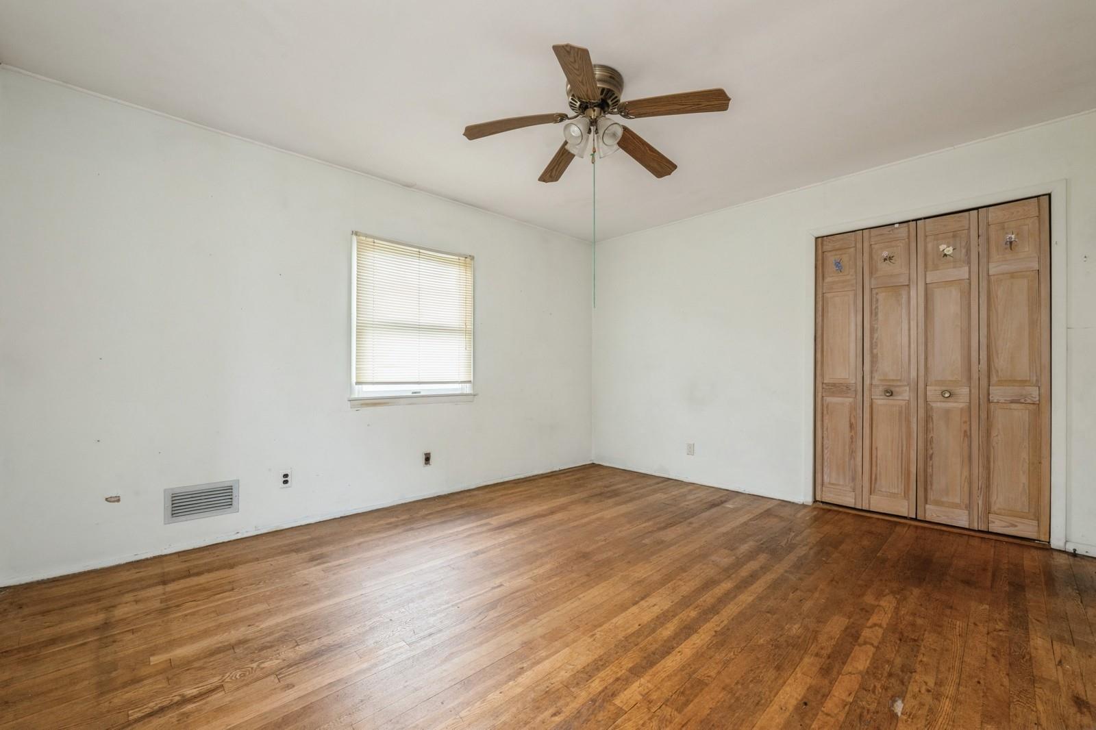 542 Kell Place, Seaford, New York image 10