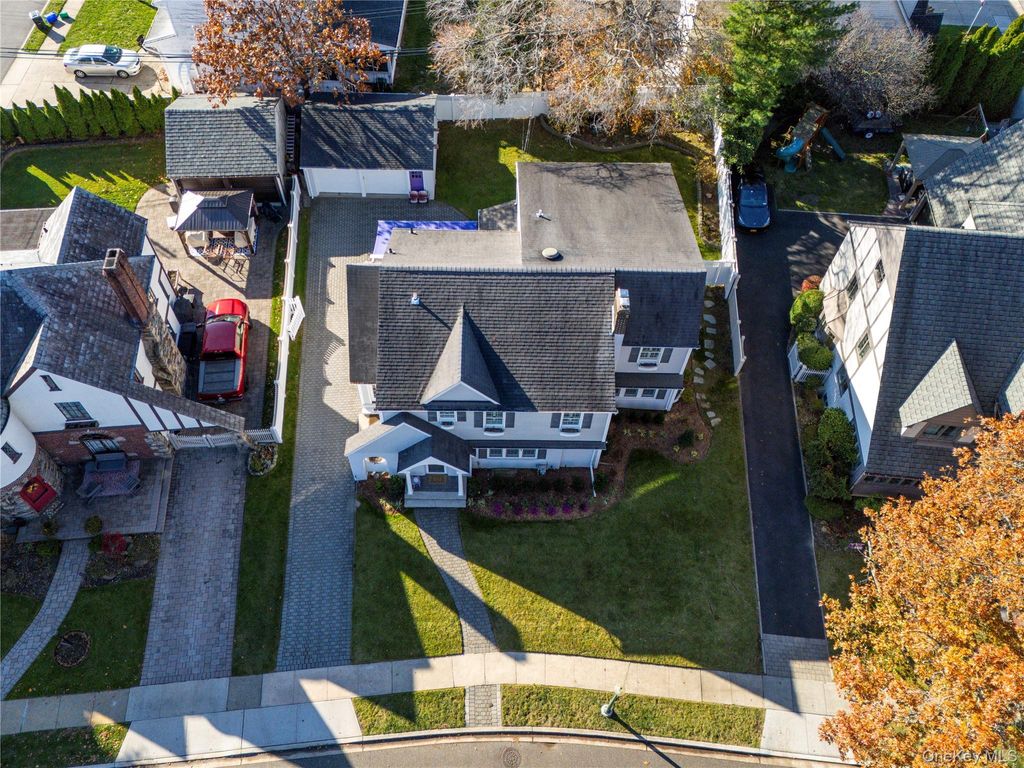 Photo of 166 Princeton Road, Rockville Centre, NY 11570 (MLS # 949340)