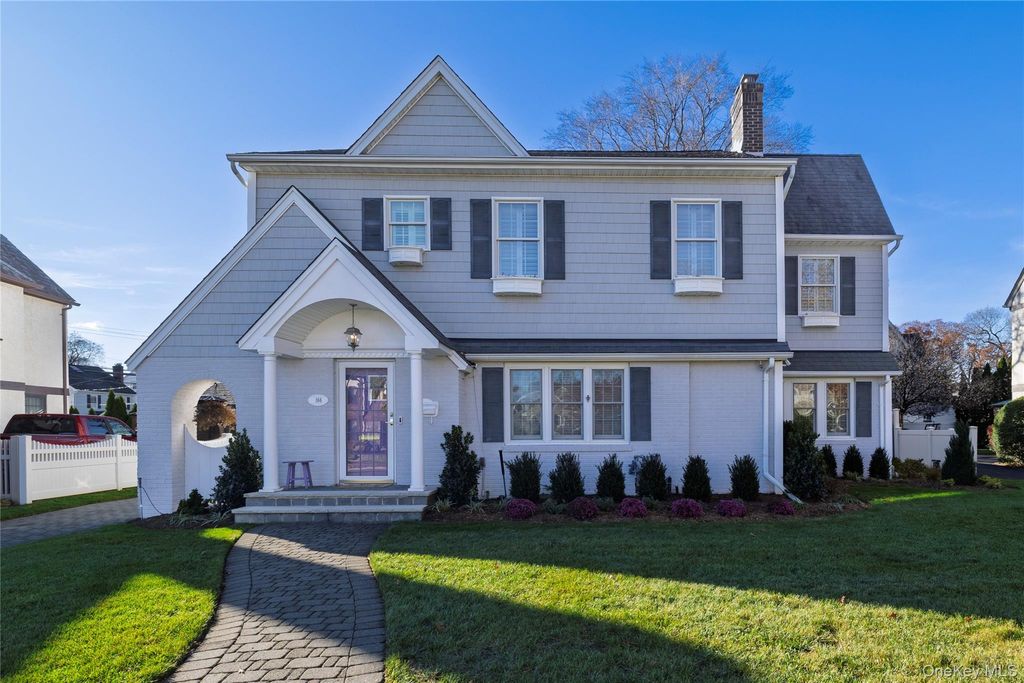 Photo of 166 Princeton Road, Rockville Centre, NY 11570 (MLS # 949340)