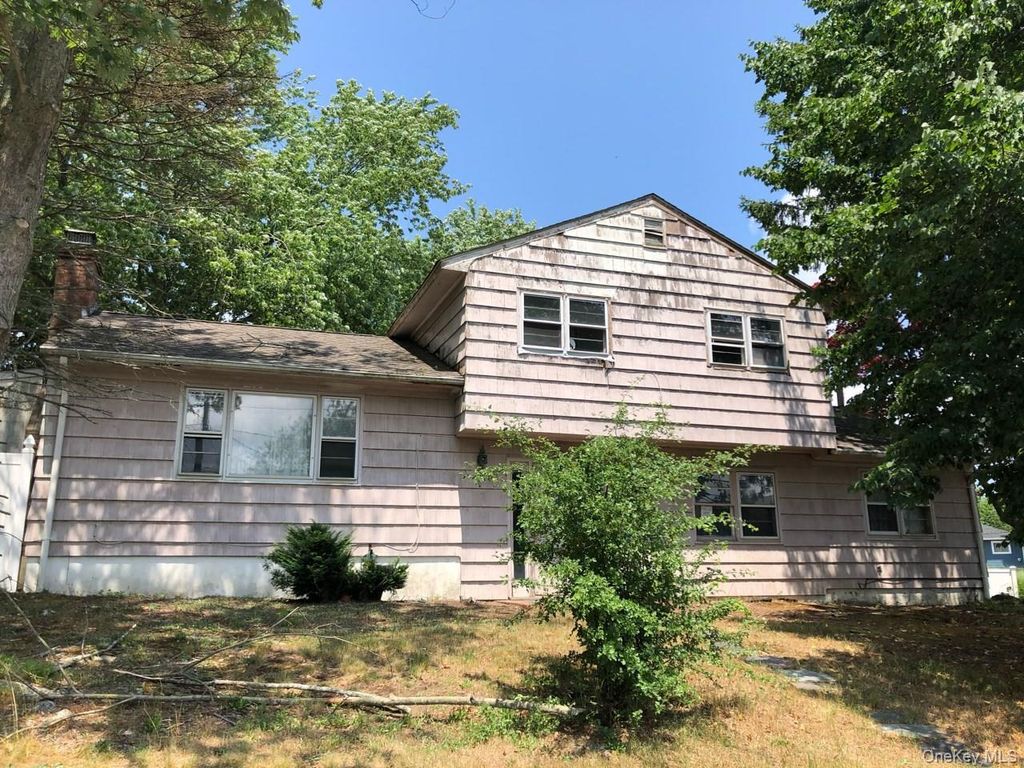 Photo of 18 Joyce Drive, Riverhead, NY 11901 (MLS # 958215)