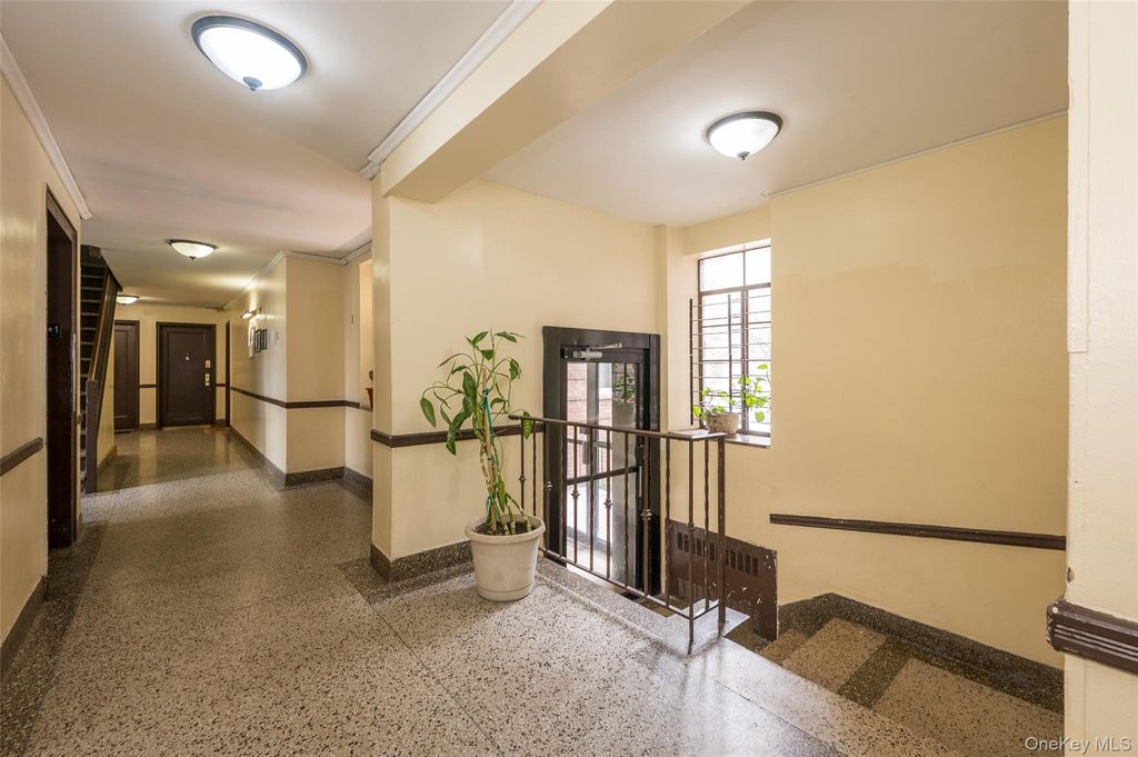 Photo of 2090 Barnes Avenue #2H, Bronx, NY 10462 (MLS # 979145)