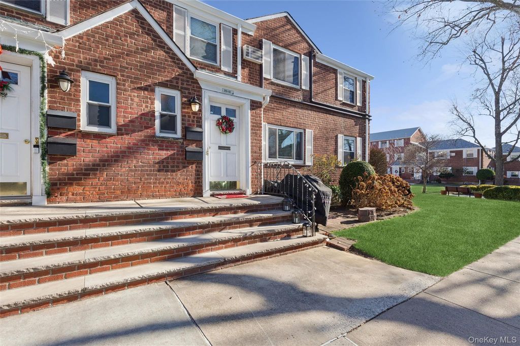 Photo of 255-02 73rd Avenue #A, Glen Oaks, NY 11004 (MLS # 944370)