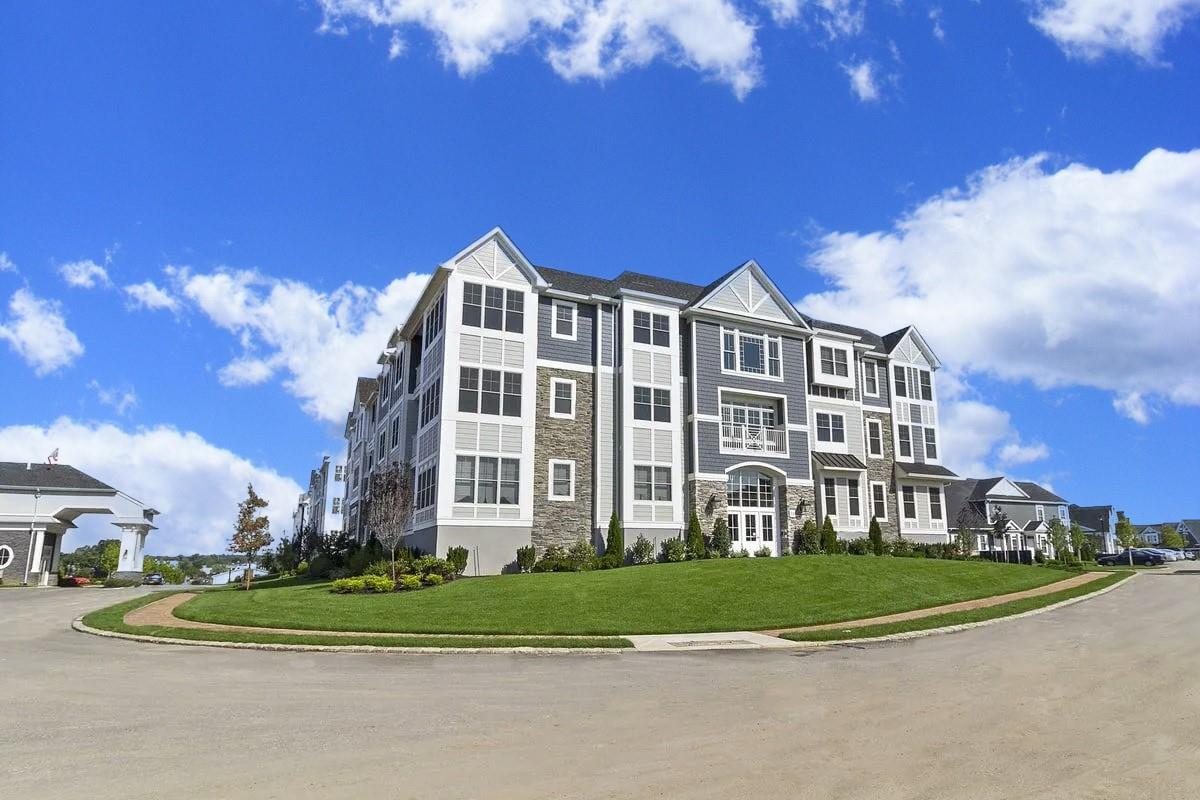 34203 Winterberry Drive, Plainview, New York image 1