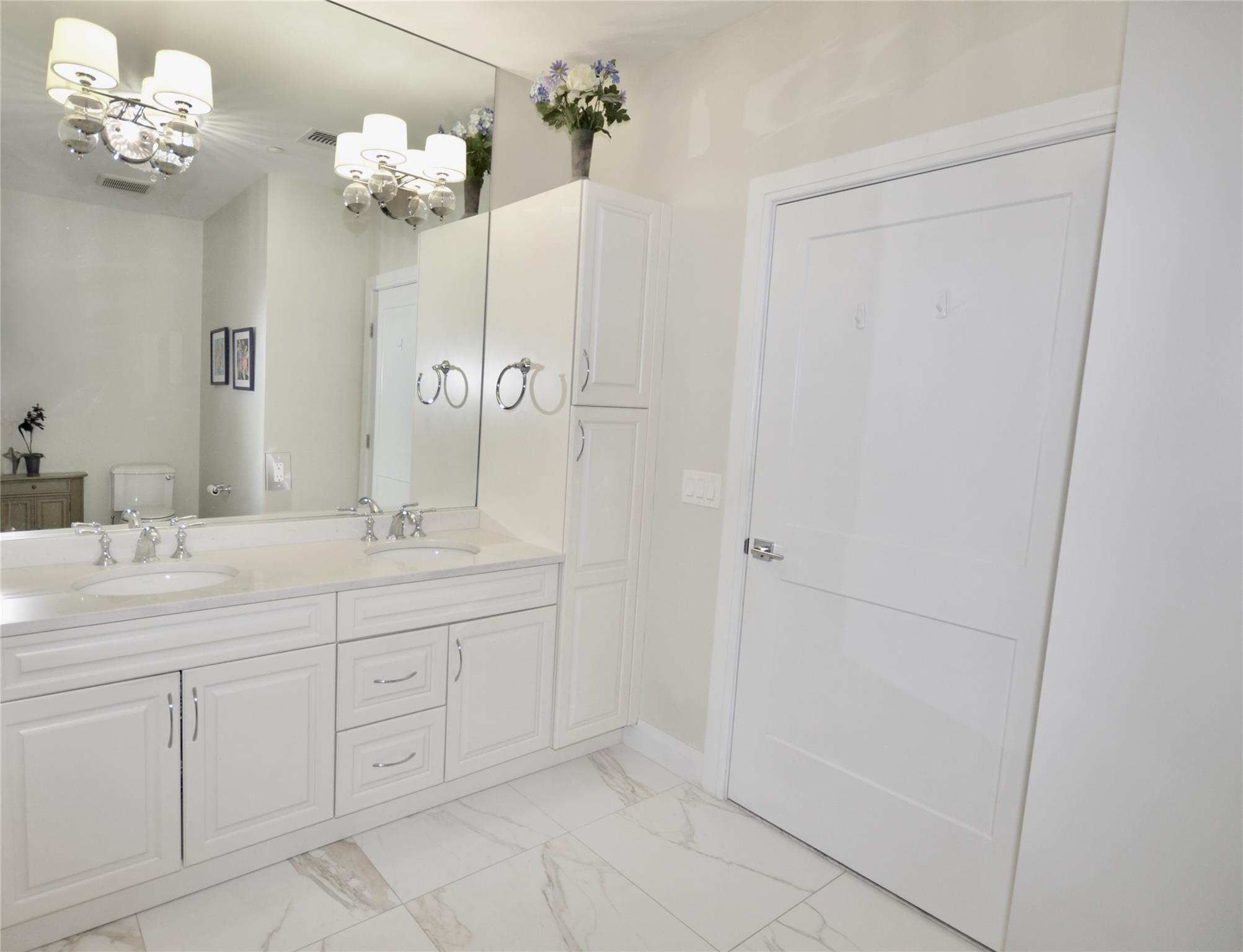 34203 Winterberry Drive, Plainview, New York image 13