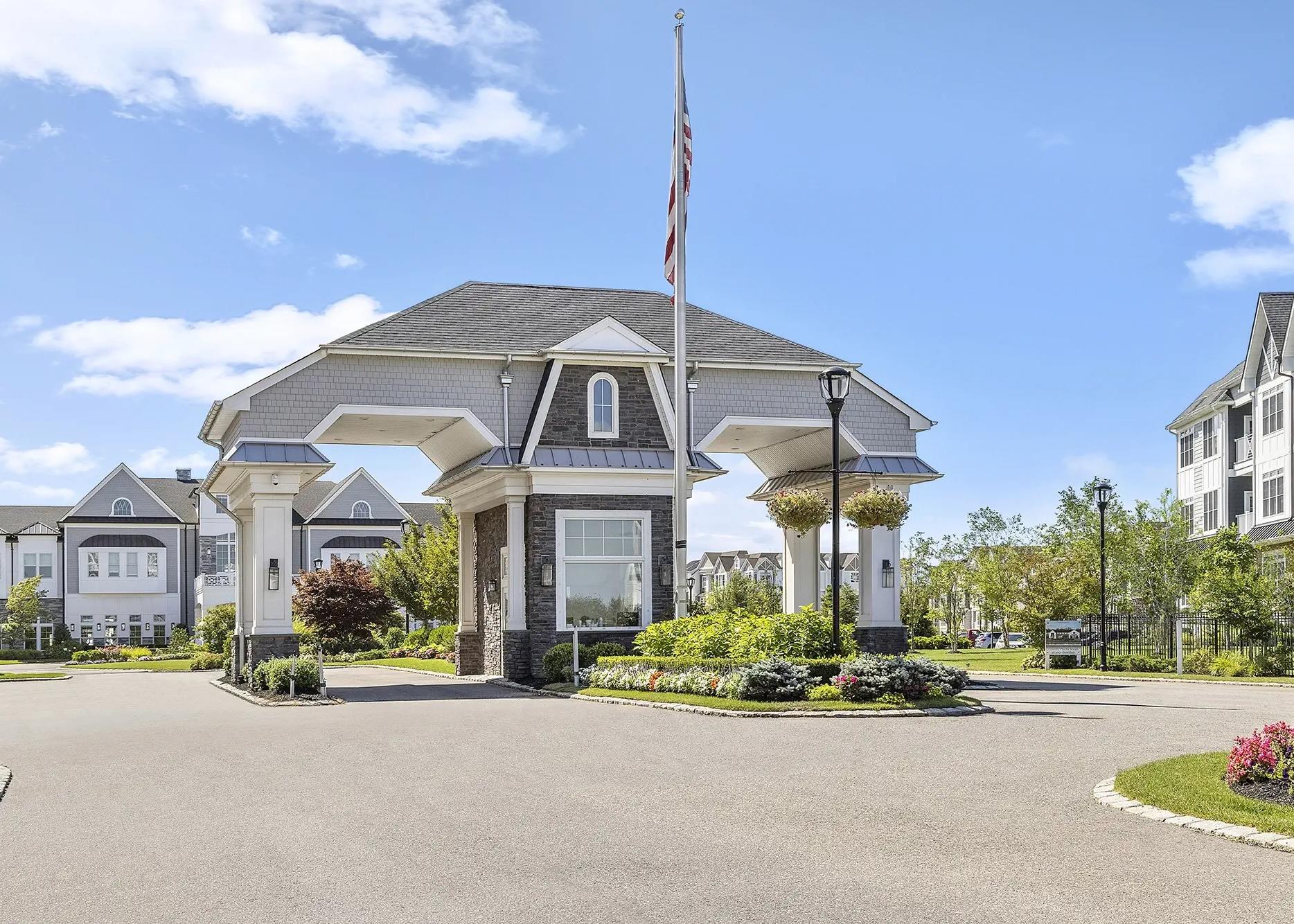 34203 Winterberry Drive, Plainview, New York image 19