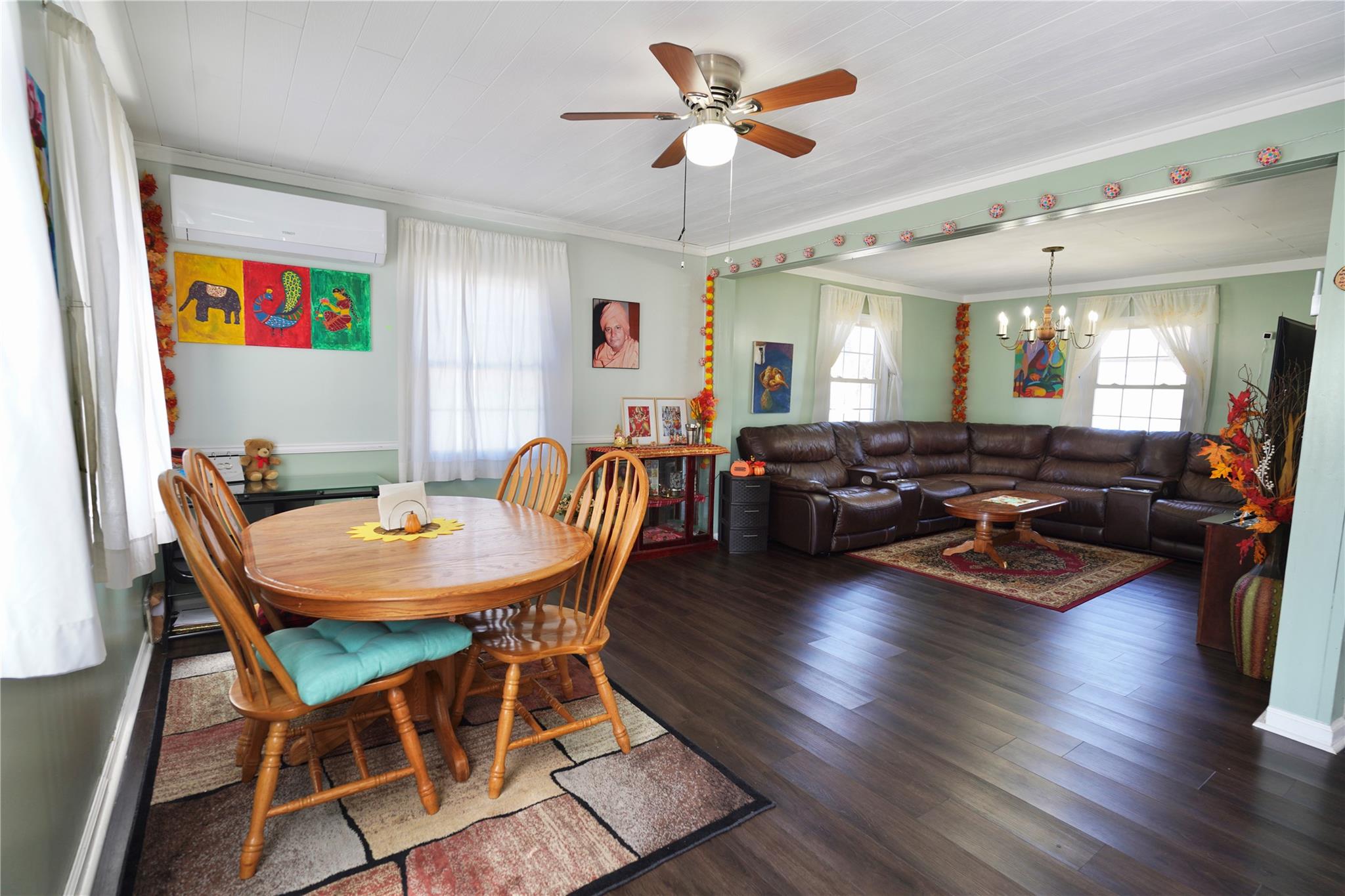 9 Fox Lane, Levittown, New York image 2