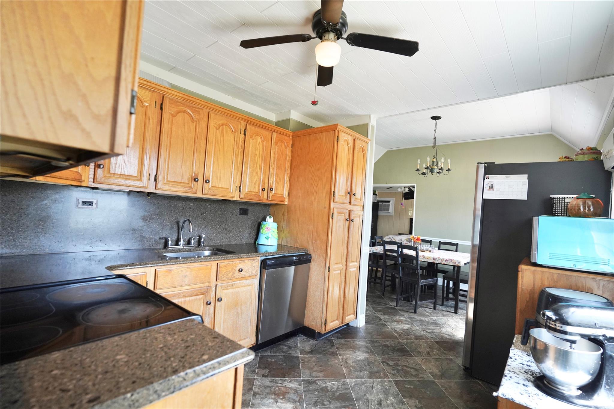 9 Fox Lane, Levittown, New York image 4