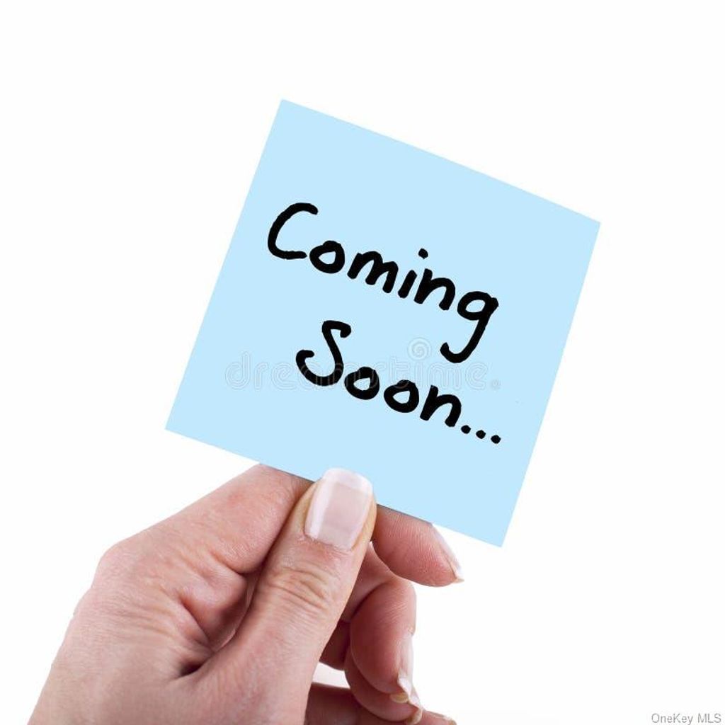 Photo of 8 Shelley Court, Middle Island, NY 11953 (MLS # 961619)