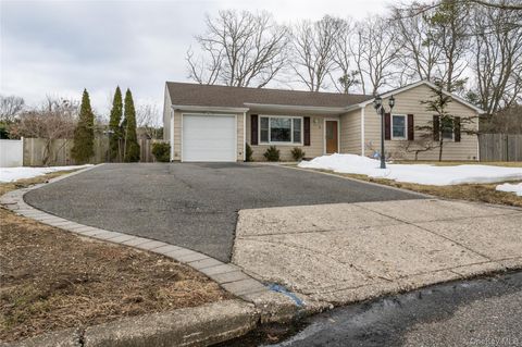 Homes For Sale - 8 Shelley Court<br/> Middle Island, NY 11953