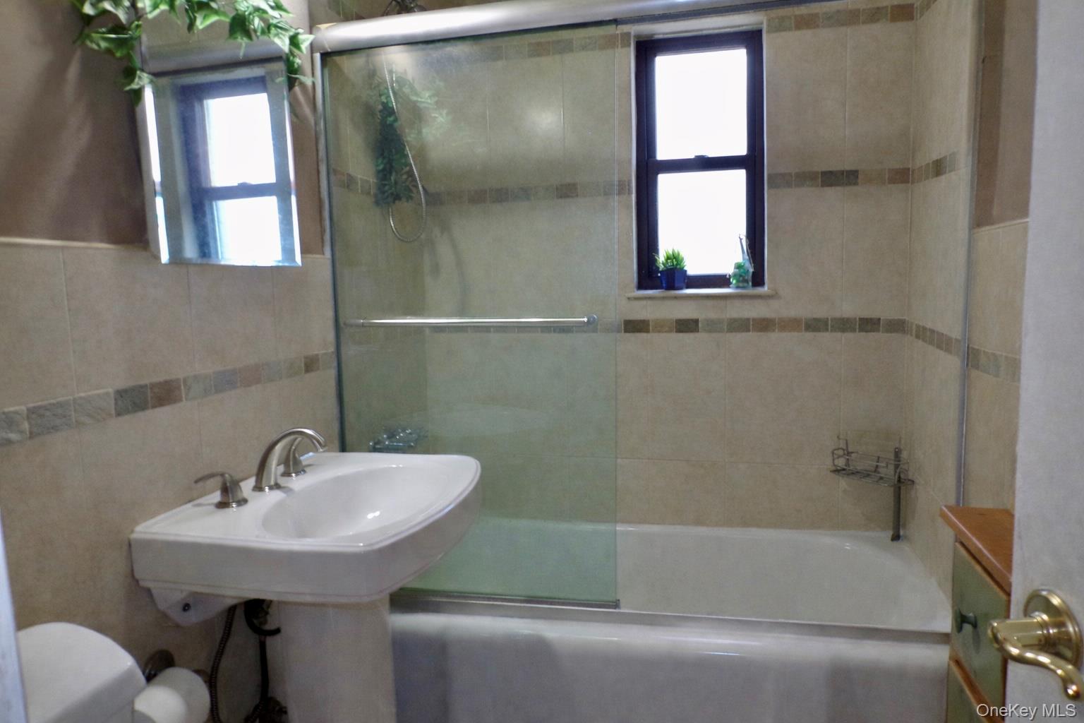 21947 74th Avenue LOWER