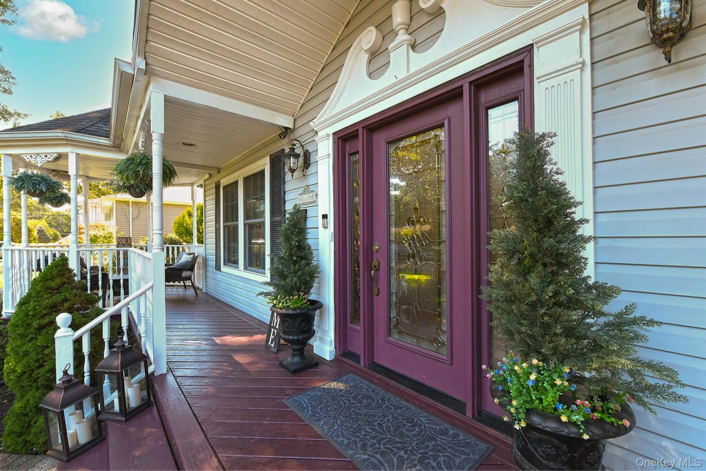 Photo of 7 Ona Avenue, Dix Hills, NY 11746 (MLS # 1047921)