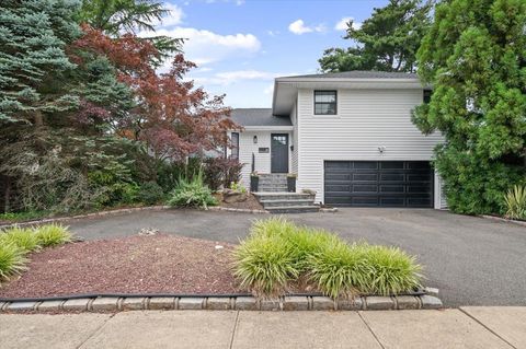 47 Winthrop Road Plainview NY 11803