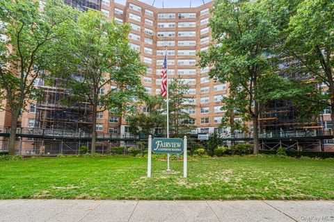 Photo of 61-20 Grand Central Parkway Pkwy #A902, Forest Hills, NY 11375 (MLS # 918273)