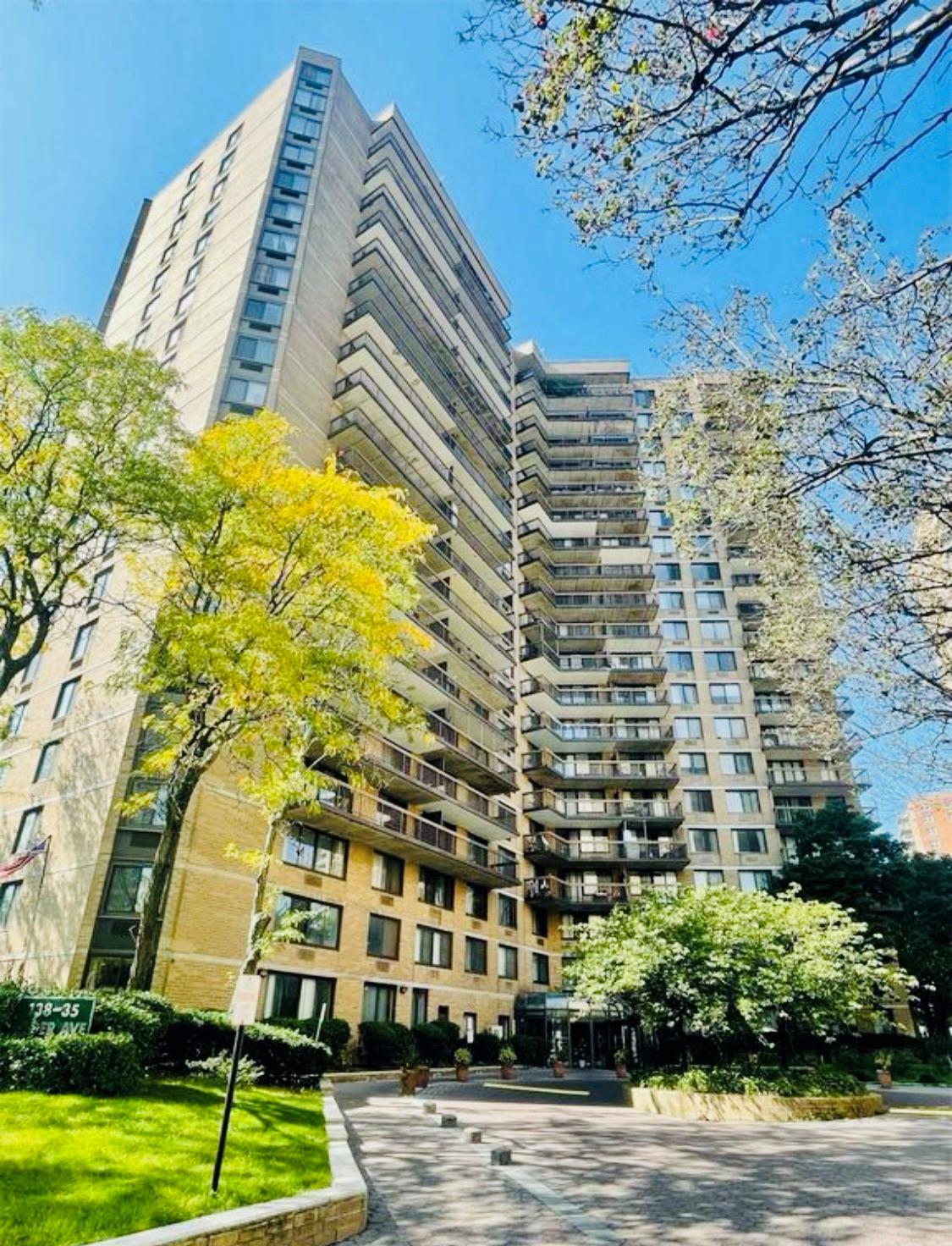 Property for Sale at Elder Avenue 9E, Flushing, Queens, NY - Bedrooms: 2 
Bathrooms: 1 
Rooms: 5  - $749,900
