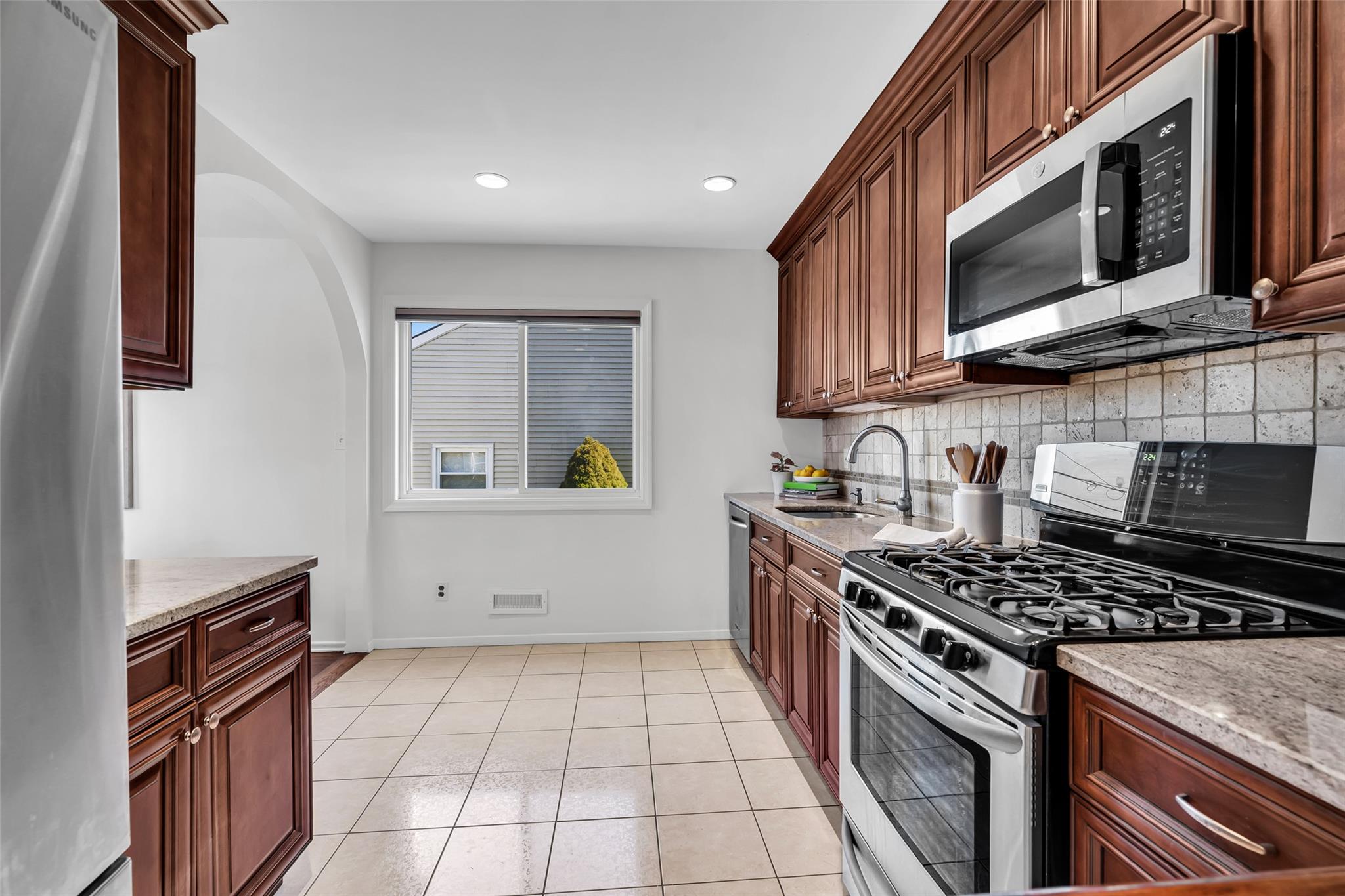 24 Westwind Road, Yonkers, New York image 10