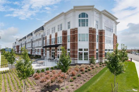 Apartment For Rent - 75 E Hoffman Avenue #1059<br/> Lindenhurst, NY 11757