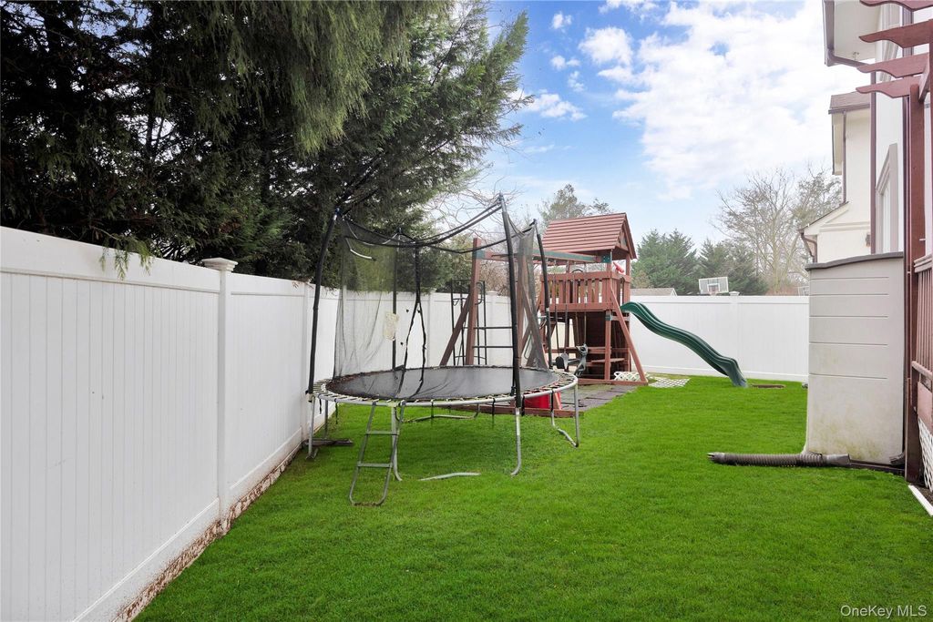 Photo of 1013 SOUTH END, Woodmere, NY 11598 (MLS # 959352)