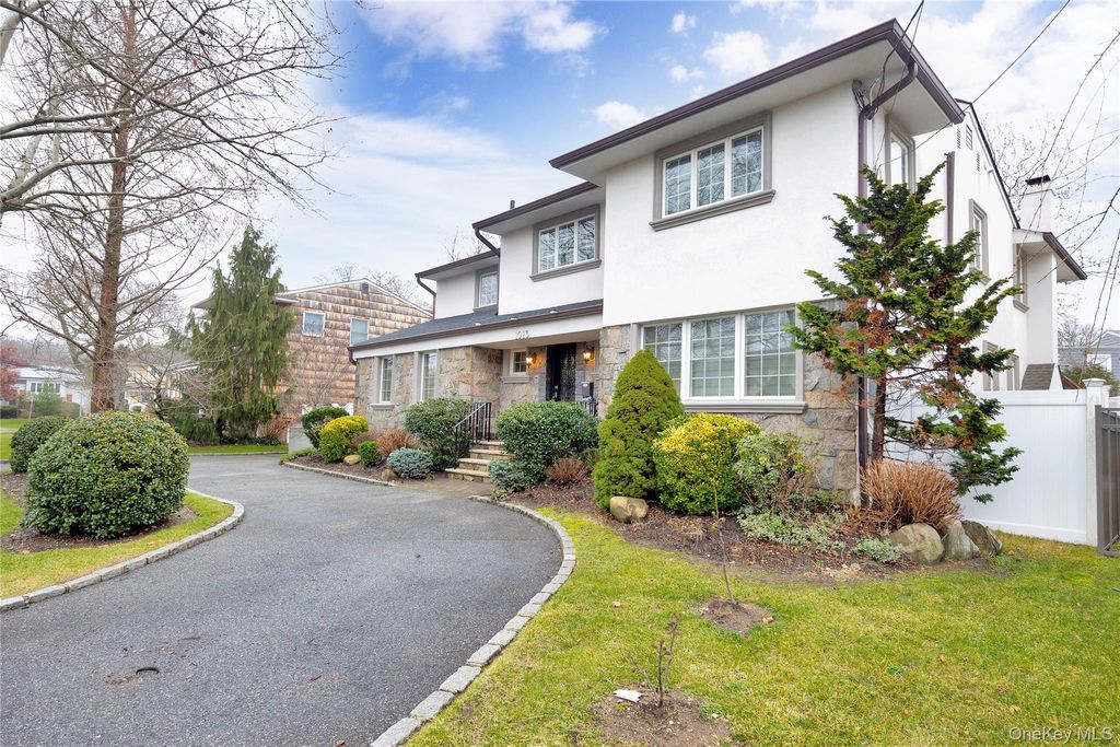 Photo of 1013 SOUTH END, Woodmere, NY 11598 (MLS # 959352)