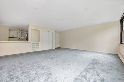 167-05 12 Ave Ave. 4B Beechhurst NY 11357