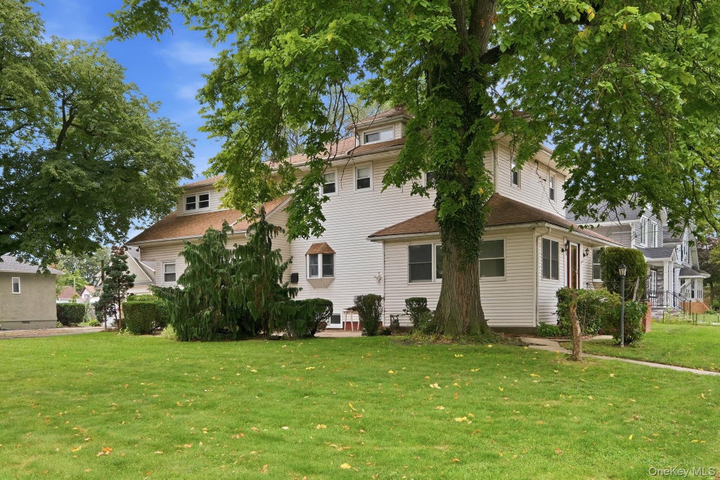 Photo of 105 N Corona Avenue, Valley Stream, NY 11580 (MLS # 1040624)