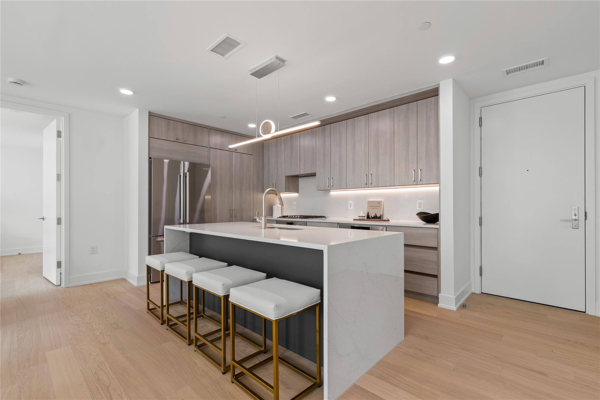 33 Calvert Street PH4