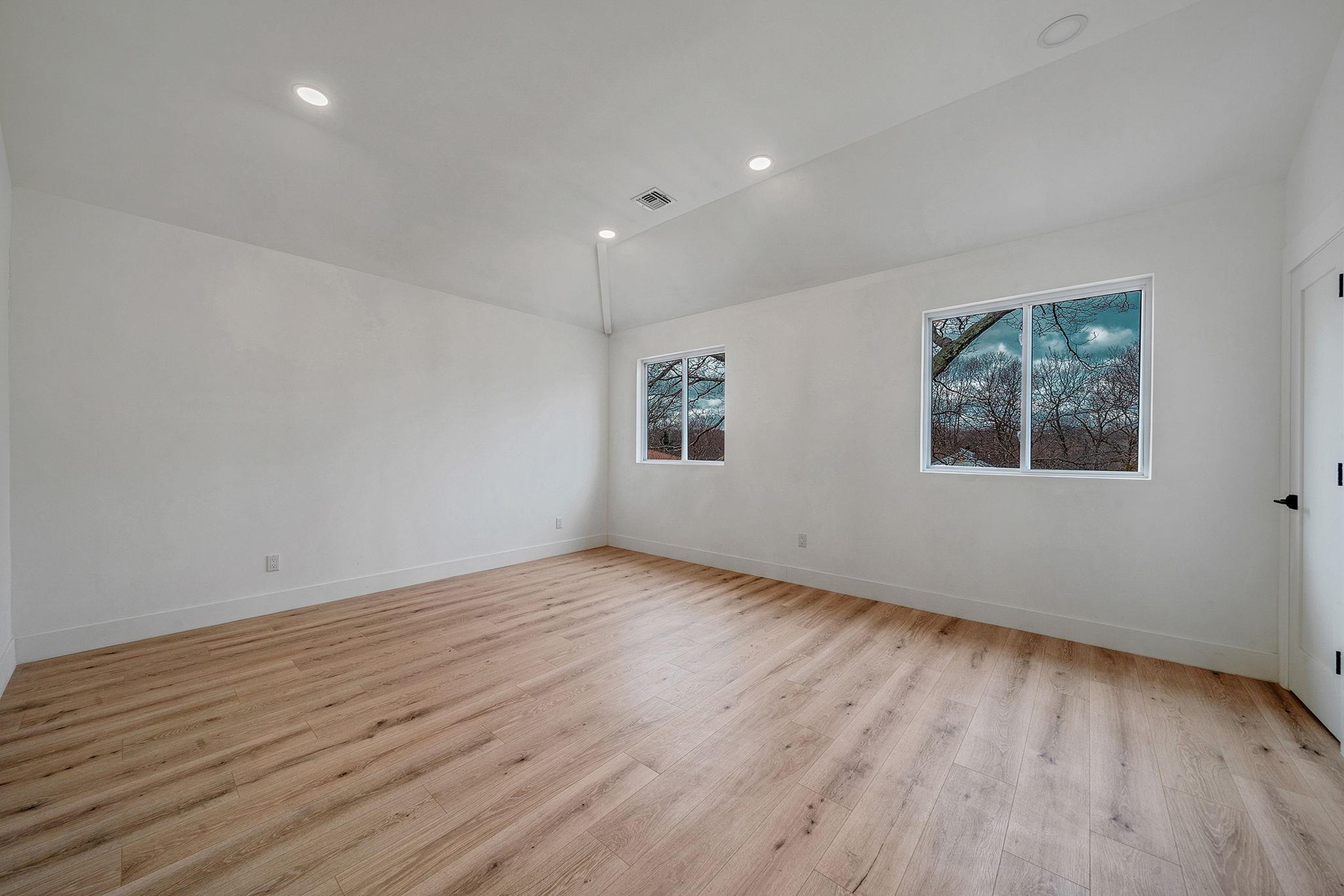 40 Hawkins Avenue, Medford, New York image 18