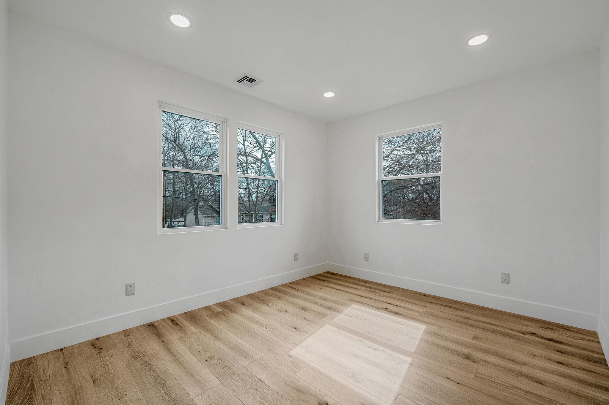 40 Hawkins Avenue, Medford, New York image 16