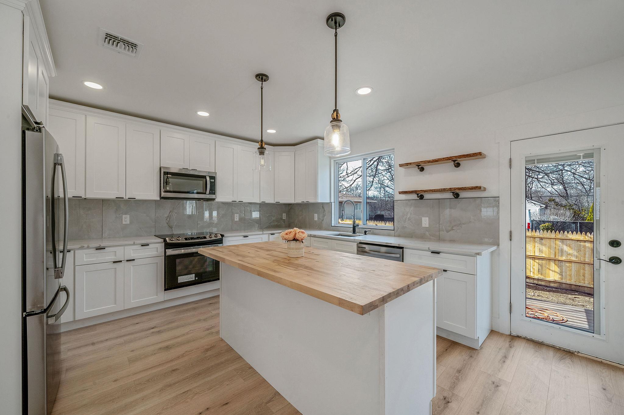 40 Hawkins Avenue, Medford, New York image 9