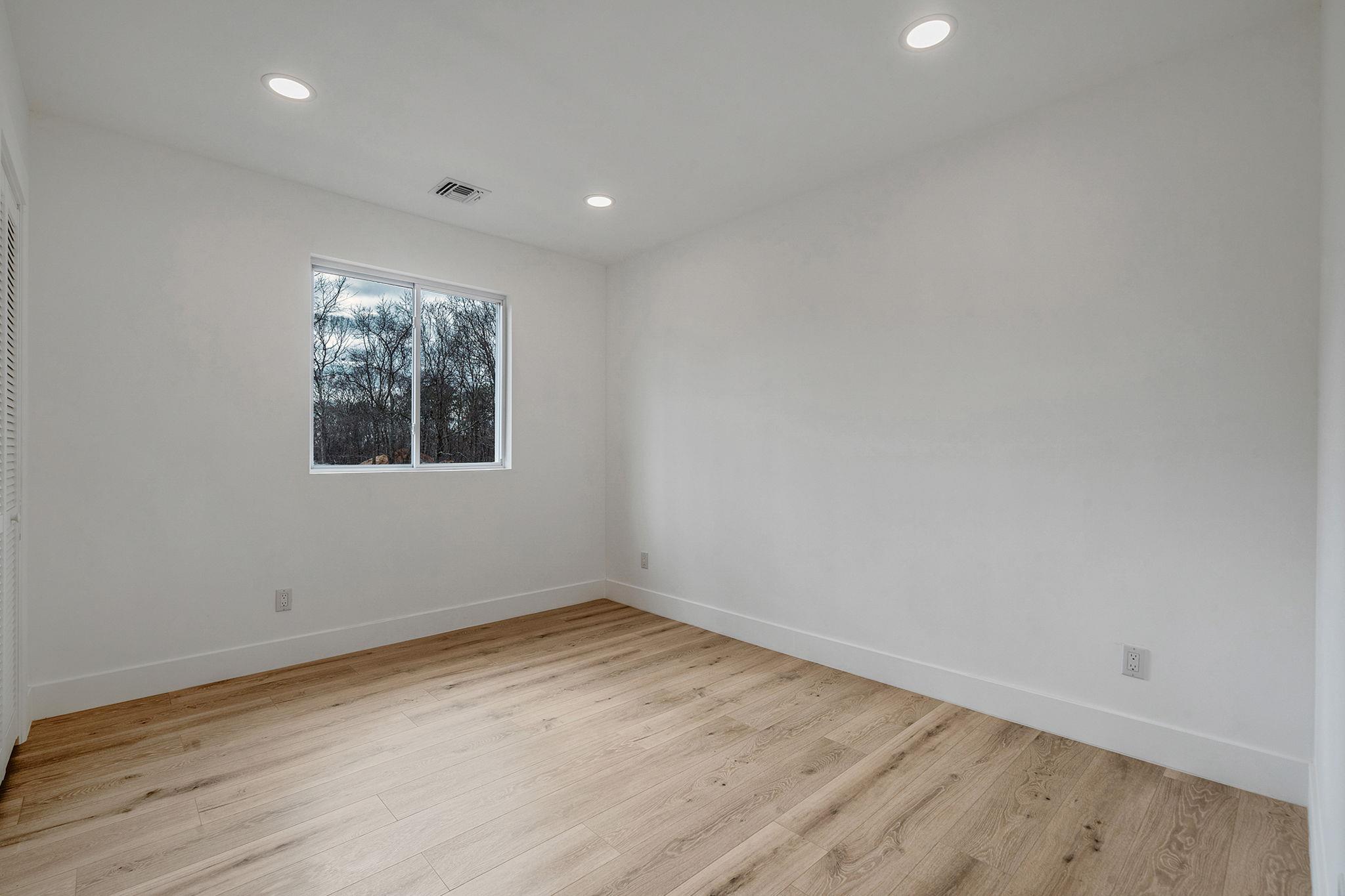 40 Hawkins Avenue, Medford, New York image 17