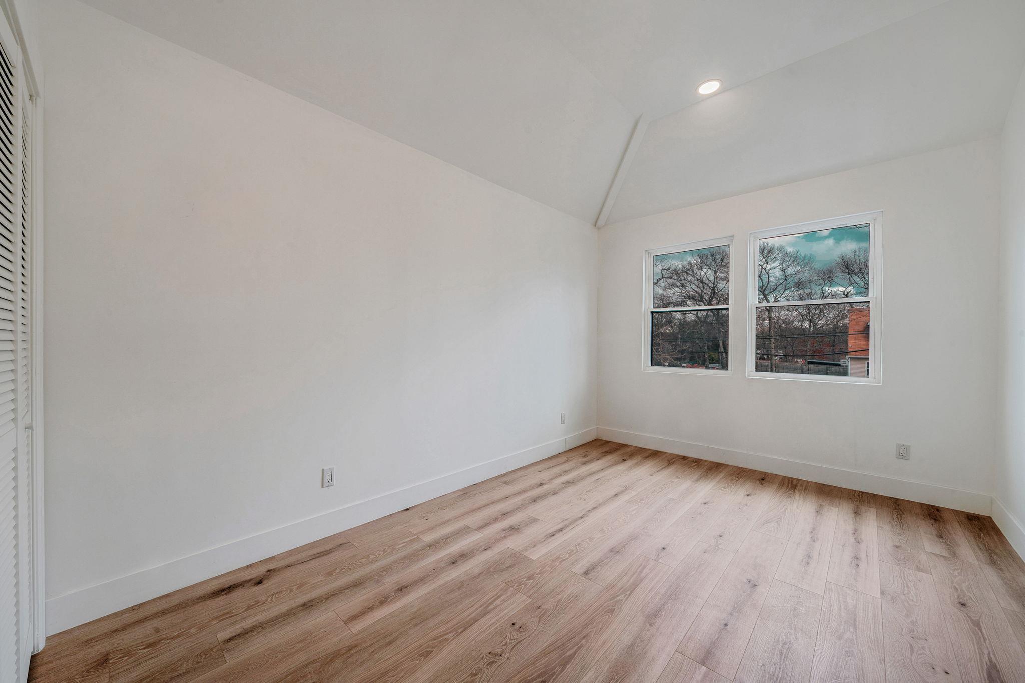 40 Hawkins Avenue, Medford, New York image 24