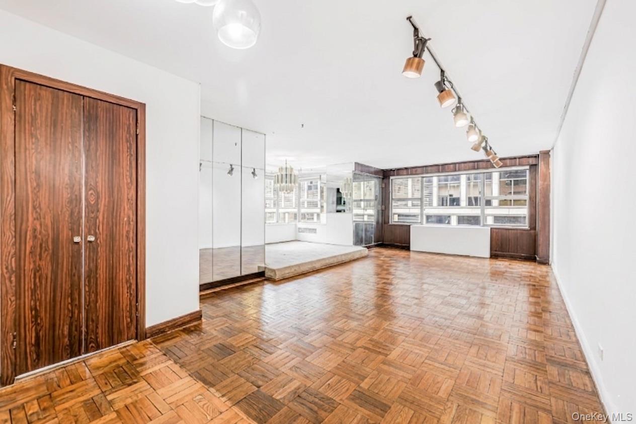 77 W 55th Street 17B