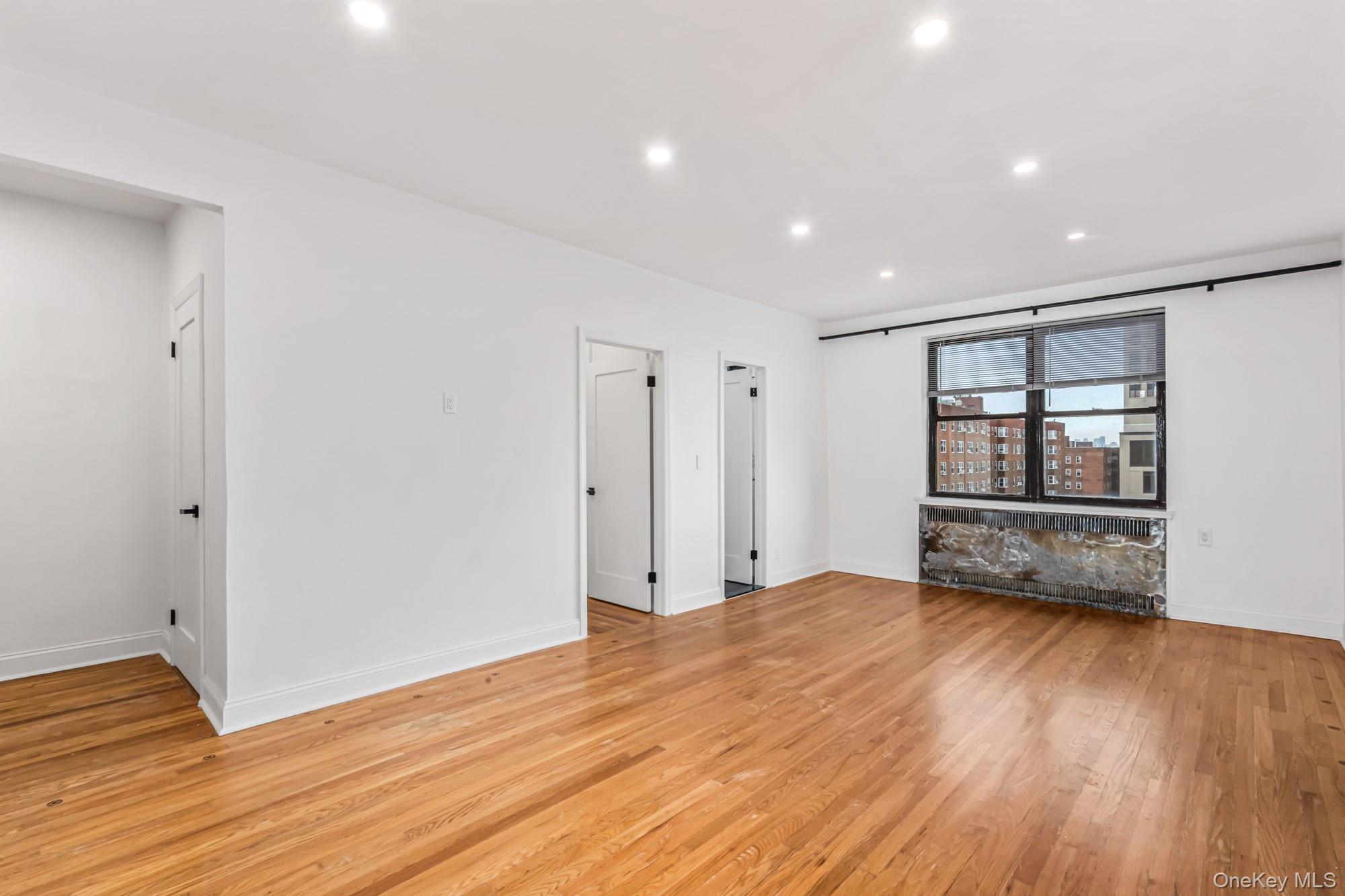 9876 Queens Boulevard 6L