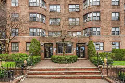 Photo of 9876 Queens Boulevard #6L, Rego Park, NY 11374 (MLS # 982695)