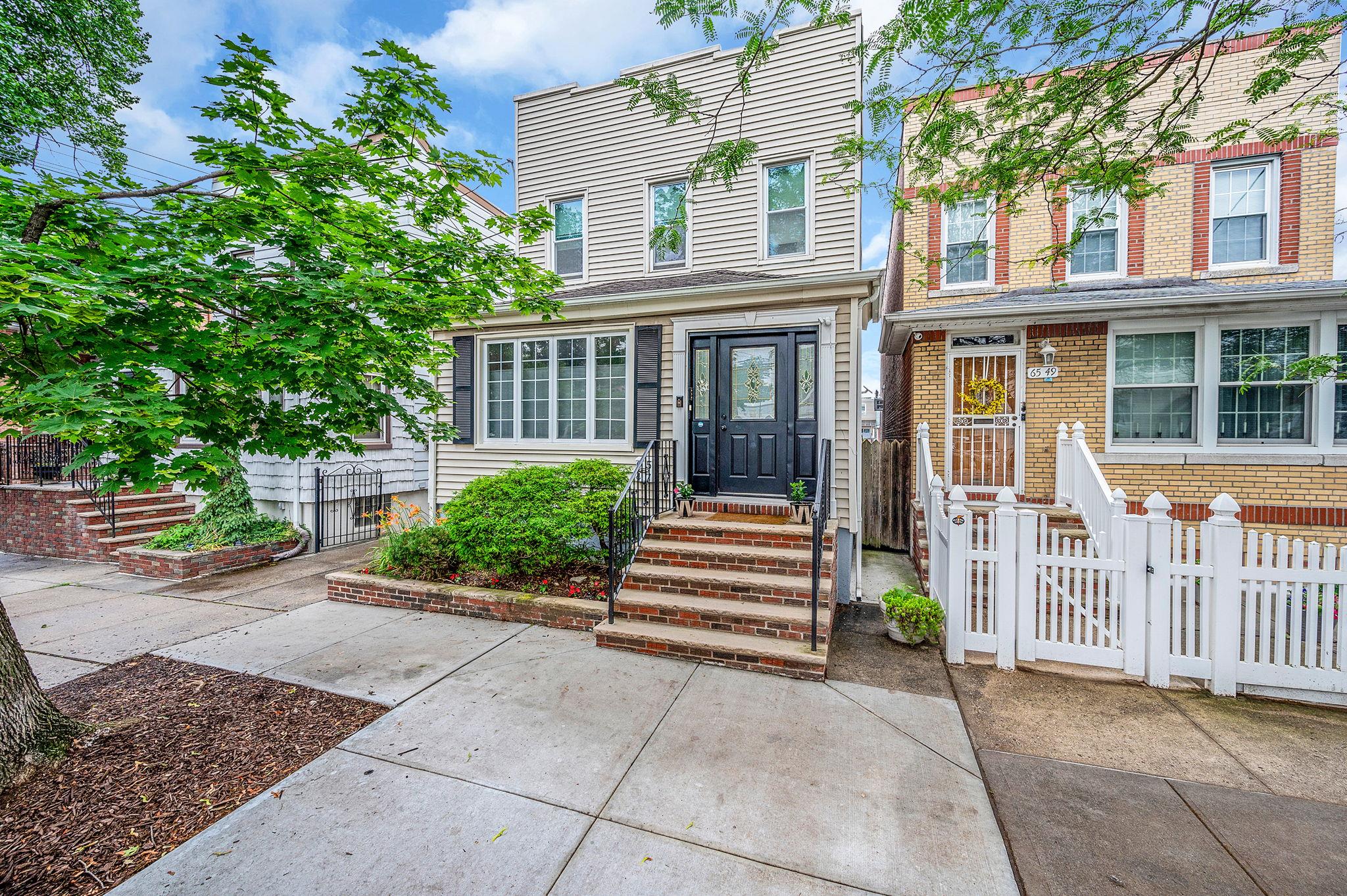 Property for Sale at 79th Street, Middle Village, Queens, NY - Bedrooms: 5 
Bathrooms: 5  - $1,395,000