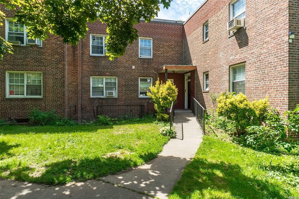 Park Drive 4B, Kew Garden Hills, Queens, NY - 2 Bedrooms  
1 Bathrooms  
3 Rooms - 