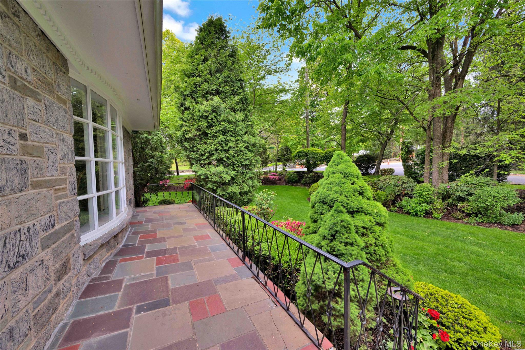 2 Bonnie Briar Lane