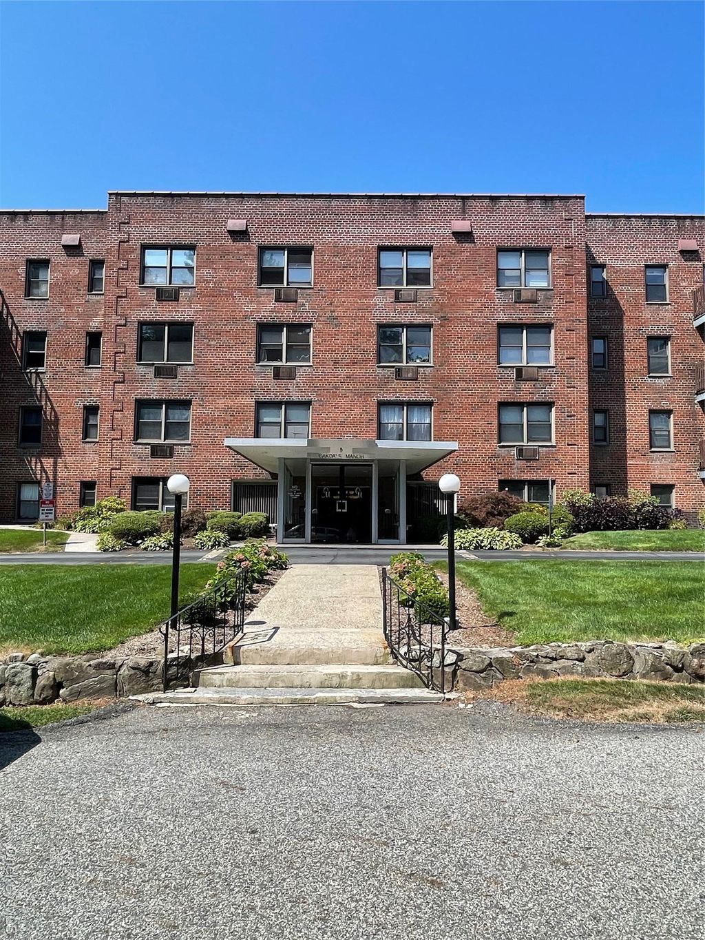 Photo of 5 Oakdale Manor #B18, Suffern, NY 10901 (MLS # 962480)