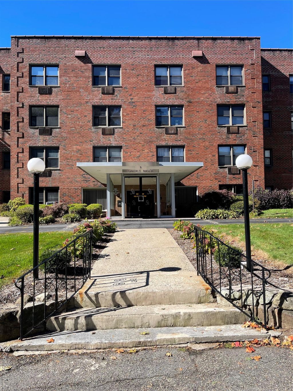 Photo of 5 Oakdale Manor #B18, Suffern, NY 10901 (MLS # 962480)