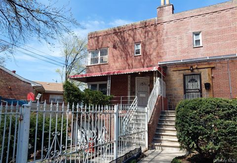 Photo of 1711 Mansion Street, Bronx, NY 10460 (MLS # 986457)