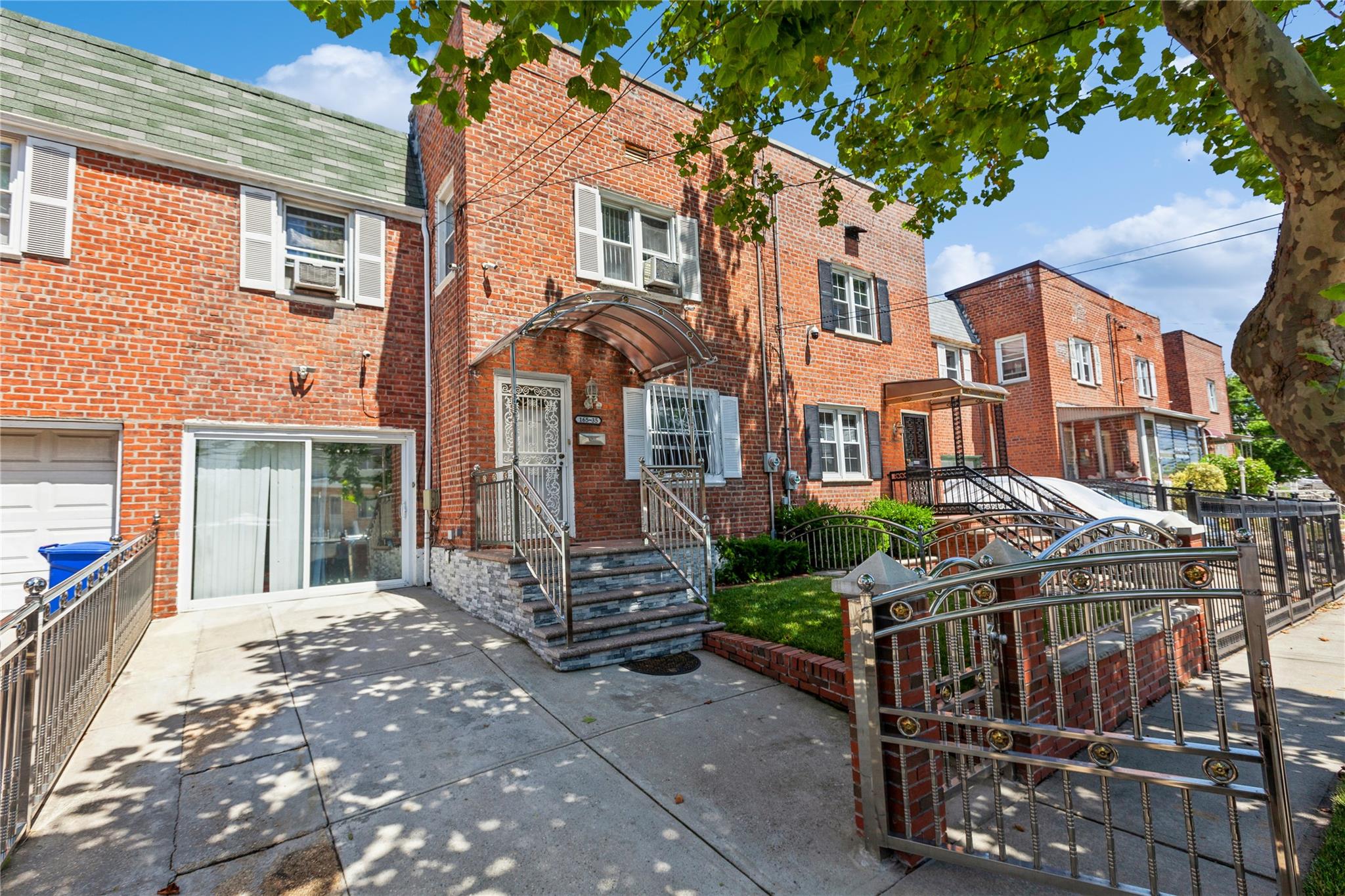 144th Terrace Ter Whole Hous, Jamaica, Queens, NY - 3 Bedrooms  
3 Bathrooms  
8 Rooms - 