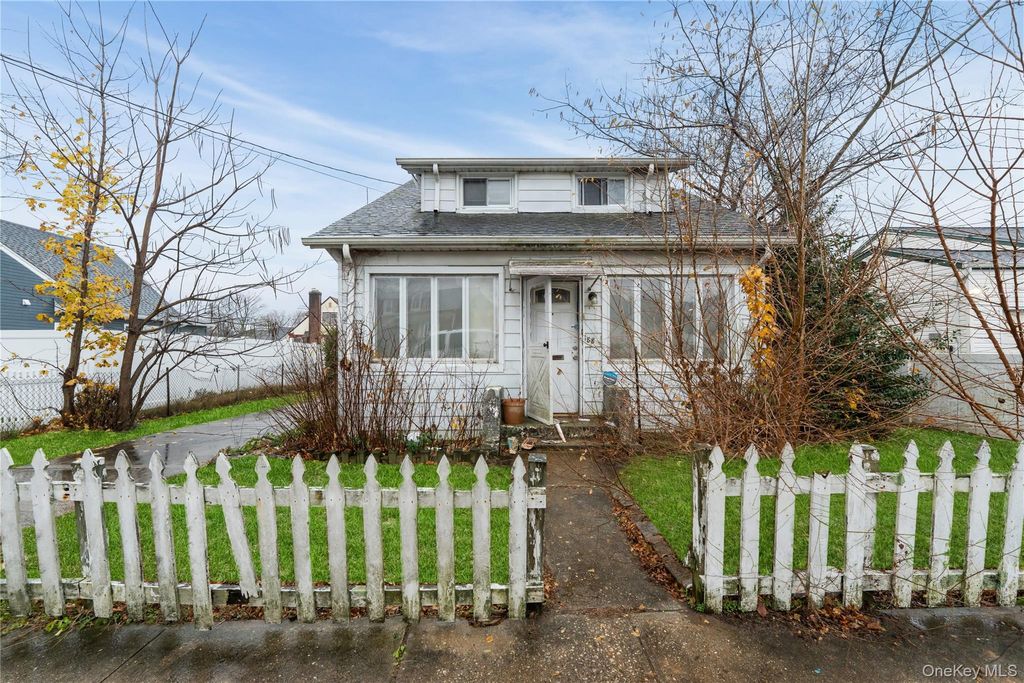 Photo of 188 Woodside Avenue, Freeport, NY 11520 (MLS # 943063)