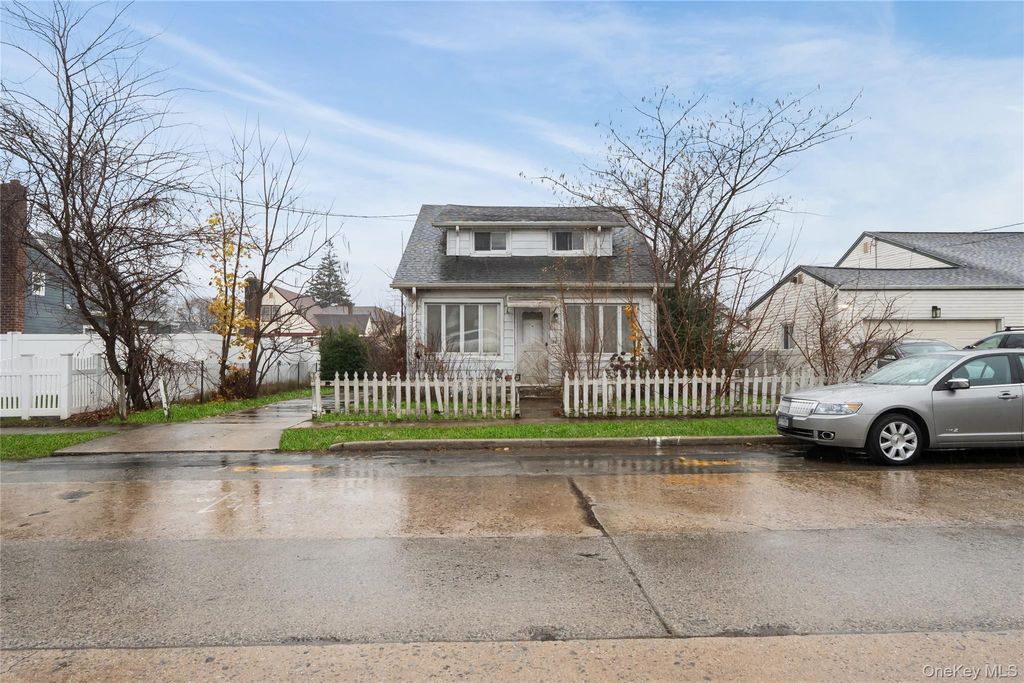 Photo of 188 Woodside Avenue, Freeport, NY 11520 (MLS # 943063)