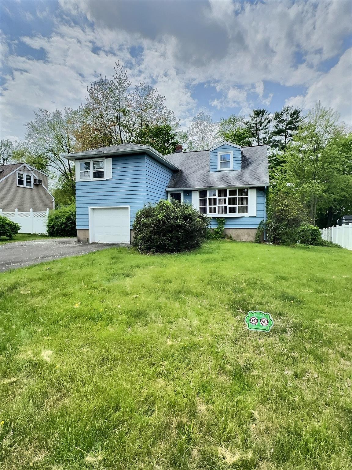 176 Quaspeck Boulevard, Valley Cottage, New York image 1